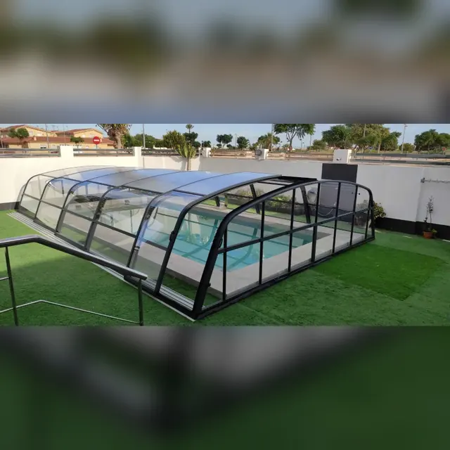 Velsa Nature mid-height pool enclosure
